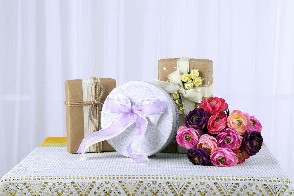 Traditional vs. Modern Wedding Gifts: What to Choose?