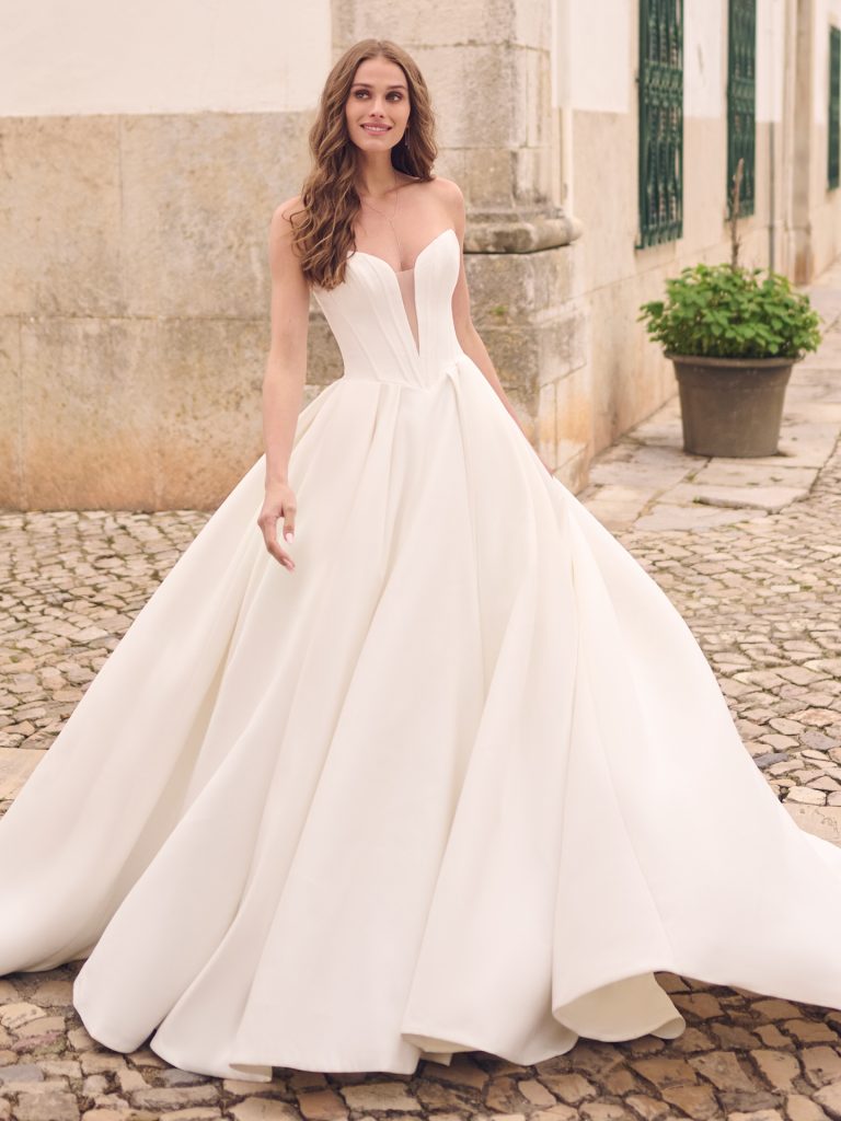 The Ideal Fit: How To Pick A Wedding Gown That Expresses Your Personality?