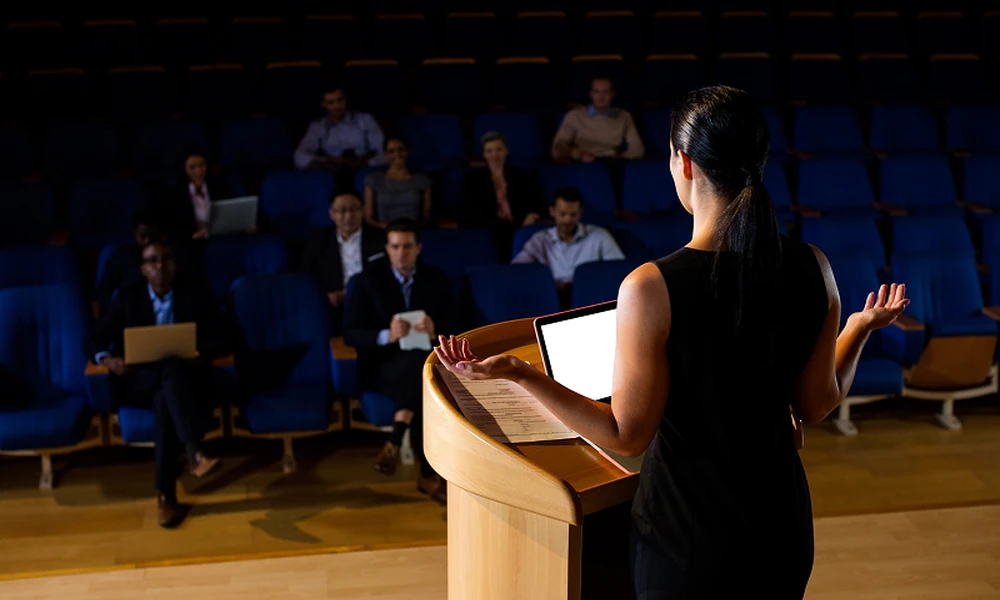 How Emcees Maintain Audience Attention During Long Programs
